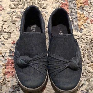 Brash sz 10 slide on tennis’ blue Jeans style